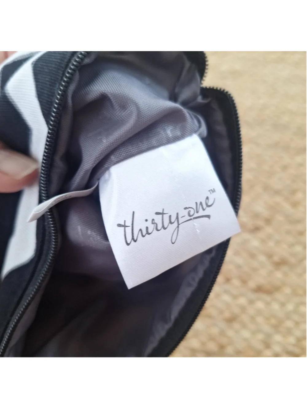 Thirty One Small Zipper Pouch Chevron Print BLACK & WHITE NWOT Makeup Cosmetic